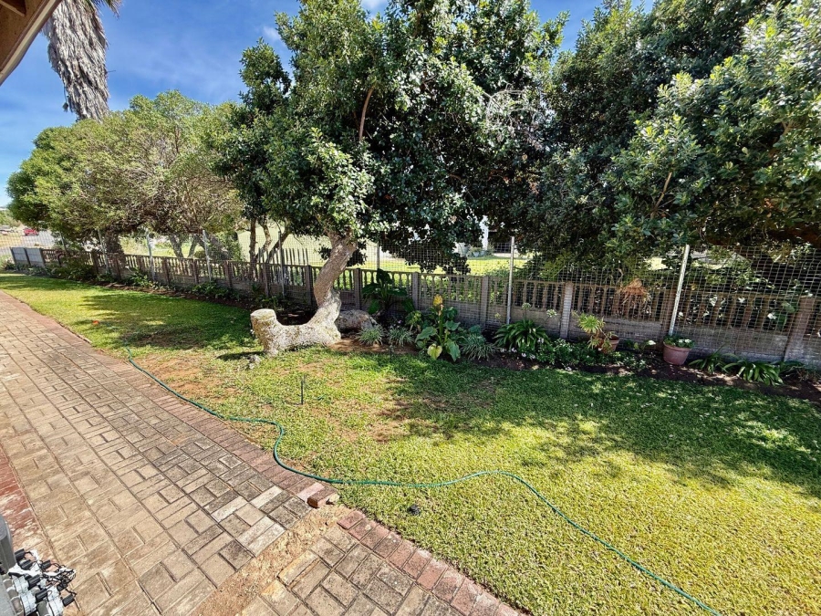 4 Bedroom Property for Sale in Stilbaai Wes Western Cape